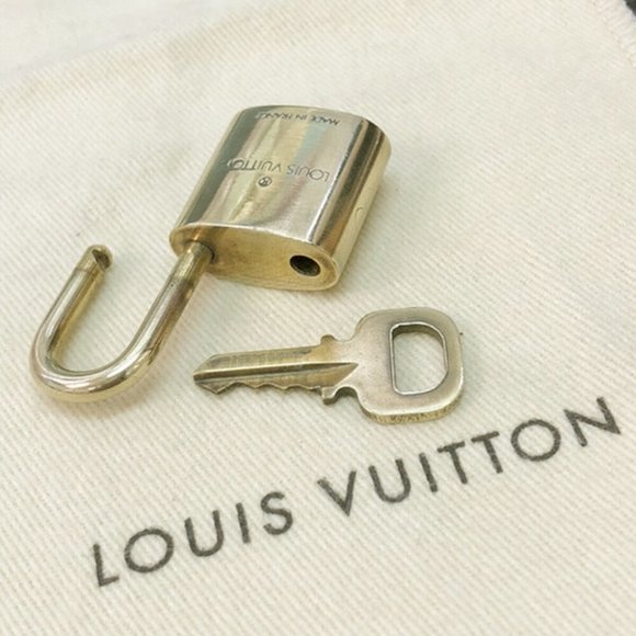 LOUIS VUITTON LV 10 SET PADLOCK KEY CHARM CADENA GOLD-PLATED FRANCE 34JF227 - Picture 3 of 4